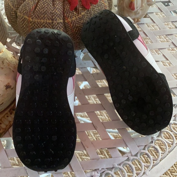 NEW USED PUMA GIRLS SLIP ON ADORABLE SWEET SNEAKERS👟❤️ - Picture 5 of 12